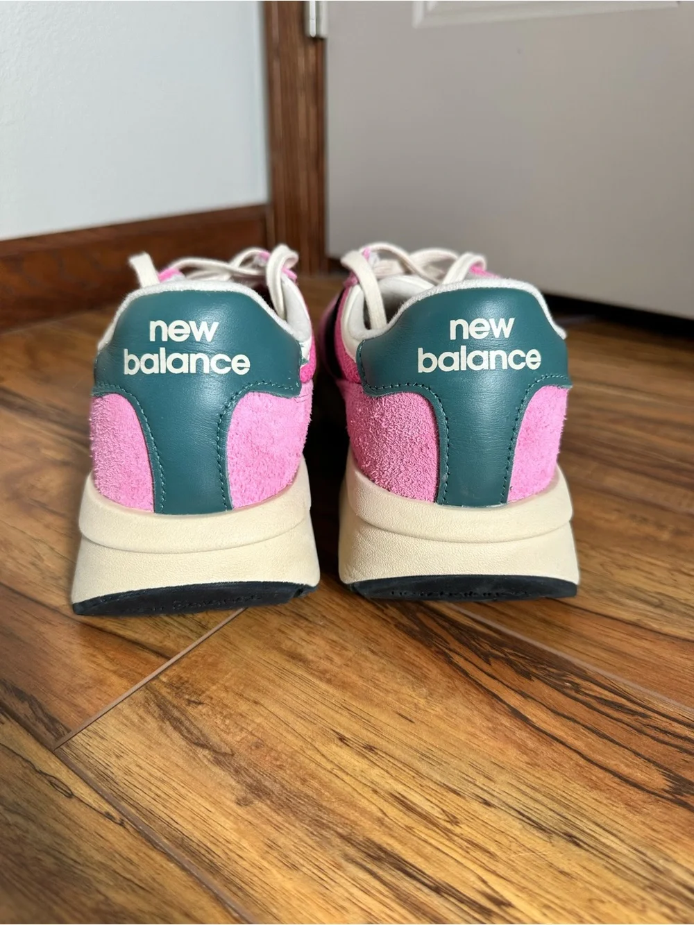 New Balance 370 Pink Retro Mesh Suede Sneakers Women’s size 9 Men’s 7.5
